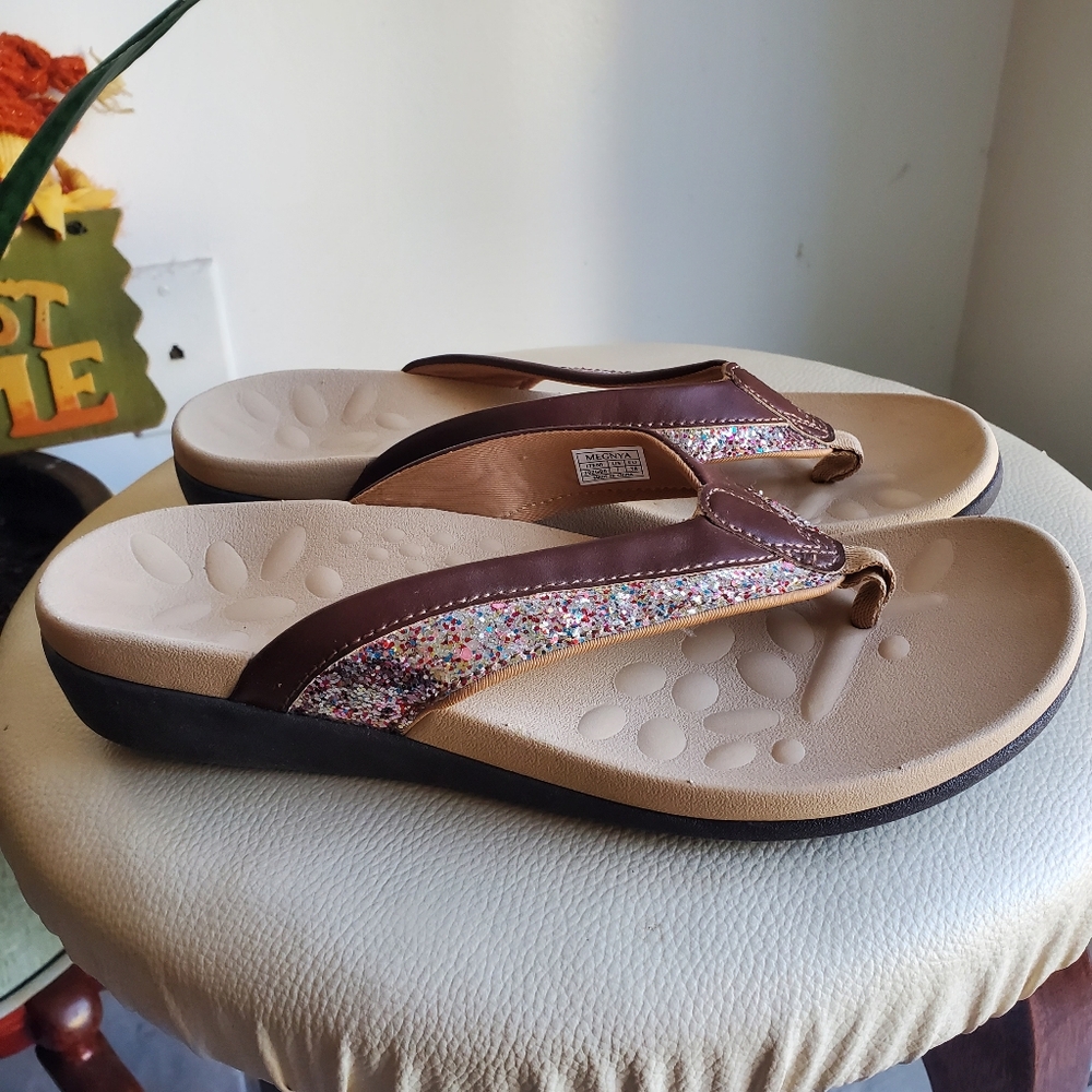 Megnya, women sandal sz 38.